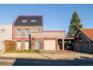 Duplex Appartement te Bree - Energiezuinig met Terras en Carport