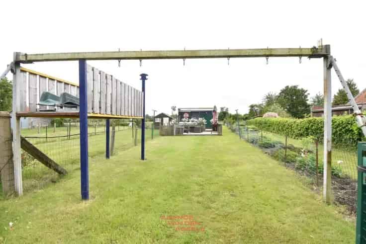 Rijwoning te Koop: 2 slaapkamers, rustige buurt, diepe tuin