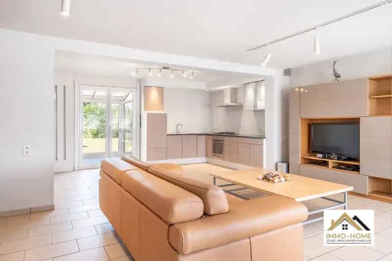 Ruime woning met bijgebouw als atelier!
