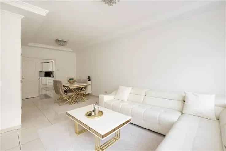 Huis Te Koop Hoboken: 4 Slaapkamers, Tuin & Terras