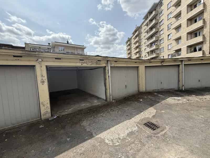 Garagebox te koop Vorst - Beveiligd met slagboom