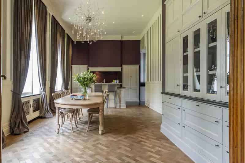 Herenhuis te koop Menen Centrum 7 slaapkamers zwembad