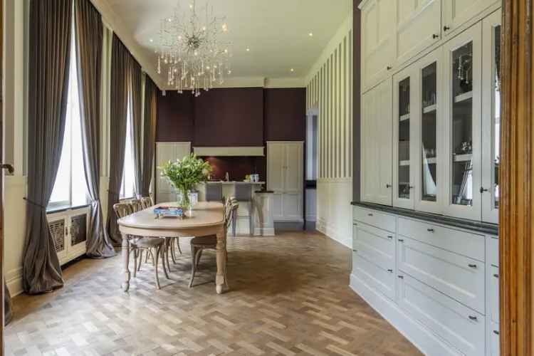 Herenhuis te koop Menen Centrum 7 slaapkamers zwembad