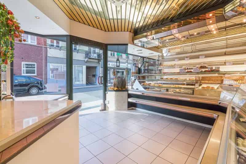 Bakkerij met Woonst te Koop Izegem Centrum
