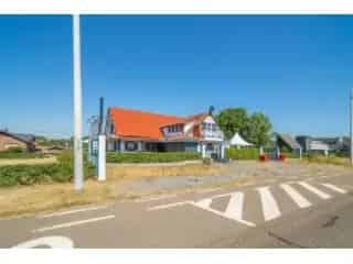 Handelspand met Woonst te Koop Maaseik