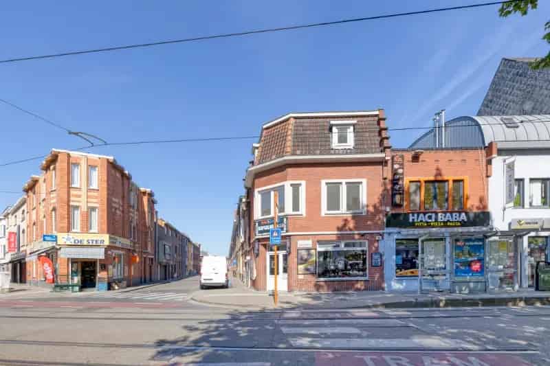 Rijwoning te Koop Gent: Instapklaar met Handelspand en Duplex