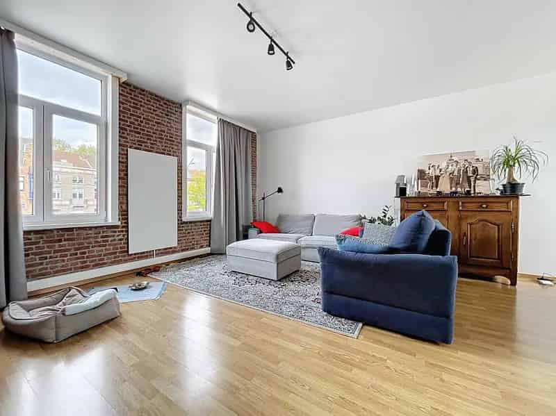 Handelspand en Woonst te Koop 2 slaapkamers tuin