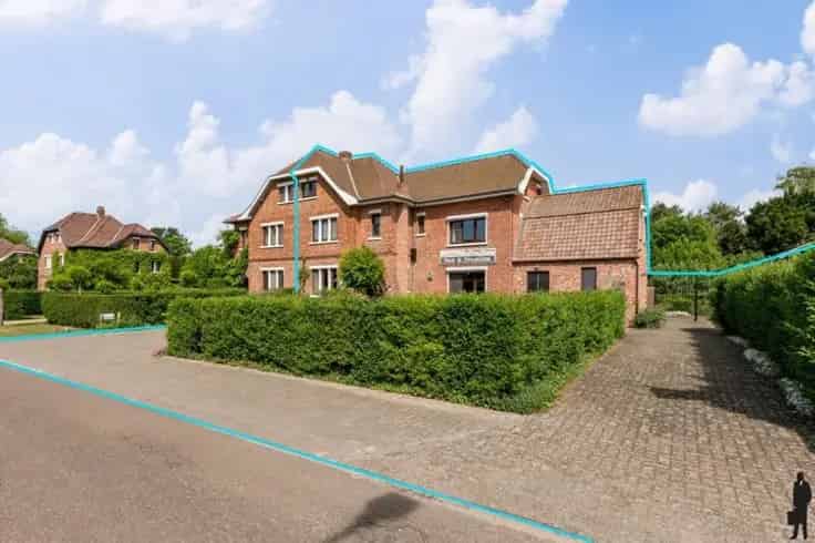 Huis Te Koop Mol 7 slaapkamers gerenoveerd
