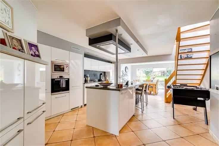 Huis te Koop Arlon: gerenoveerde woning met garage en tuin