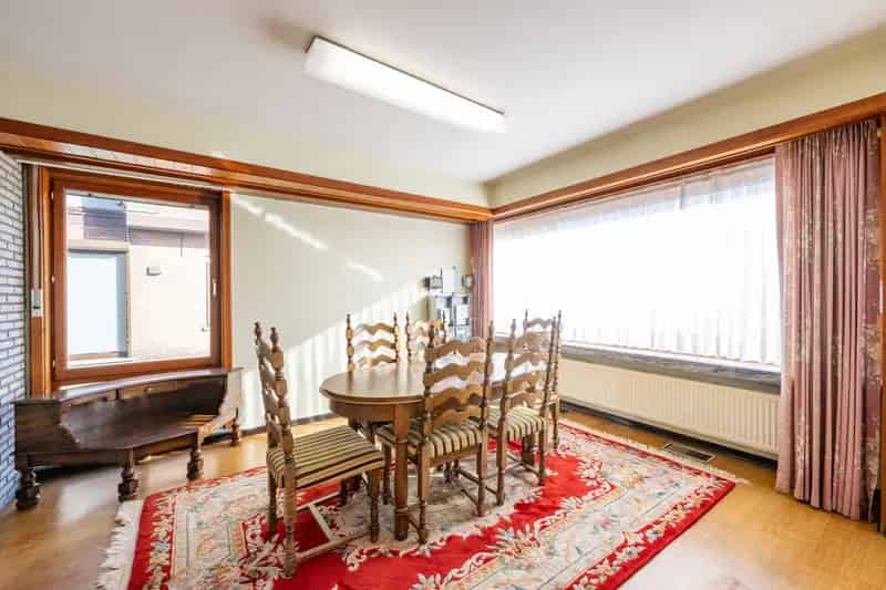 Unieke Woning Met Binnenzwembad 2 Hangars