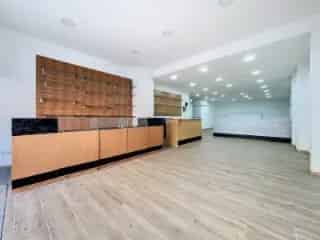 Handelspand te Koop Jette 100m² Nabij Winkels Scholen
