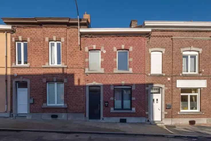 Huis te Koop Luik: Gerenoveerde woning met 3 slaapkamers en tuin