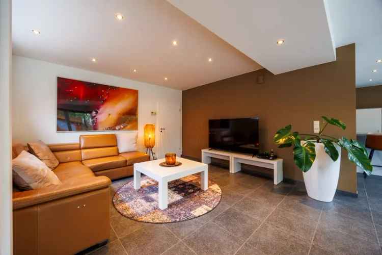 Villa te koop in Zemst: Ruime halfopen woning 2003