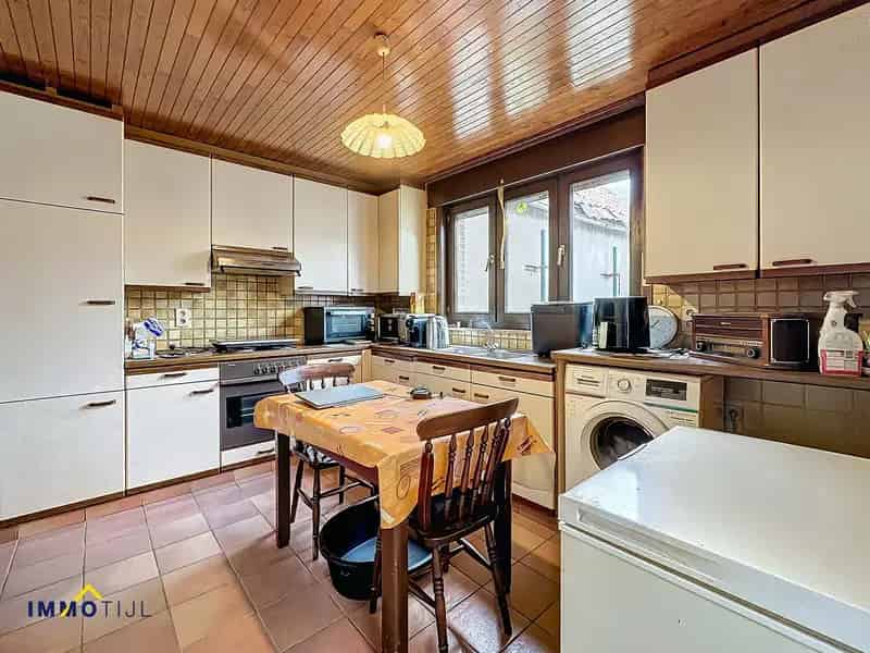 Op te knappen woning met tuin te Baardegem