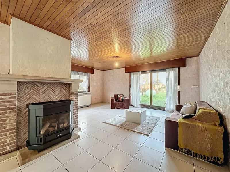 Verzorgde woning met garage en bijgebouwen 2435m²