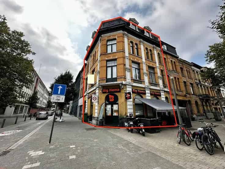 Appartementsblok Te Koop: Vergunde Opbrengsteigendom