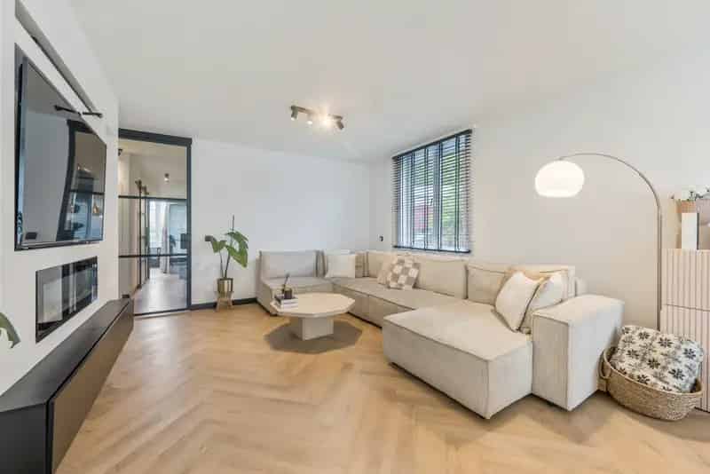 Appartement te koop Schoten: gerenoveerd gelijkvloers met tuin