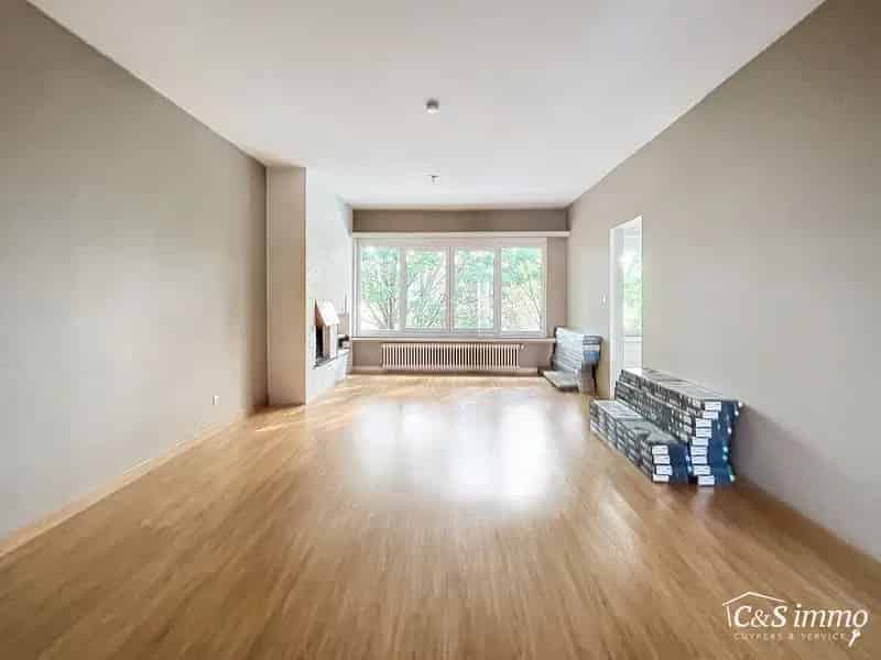 Gerenoveerd Appartement 2 slaapkamers te huur