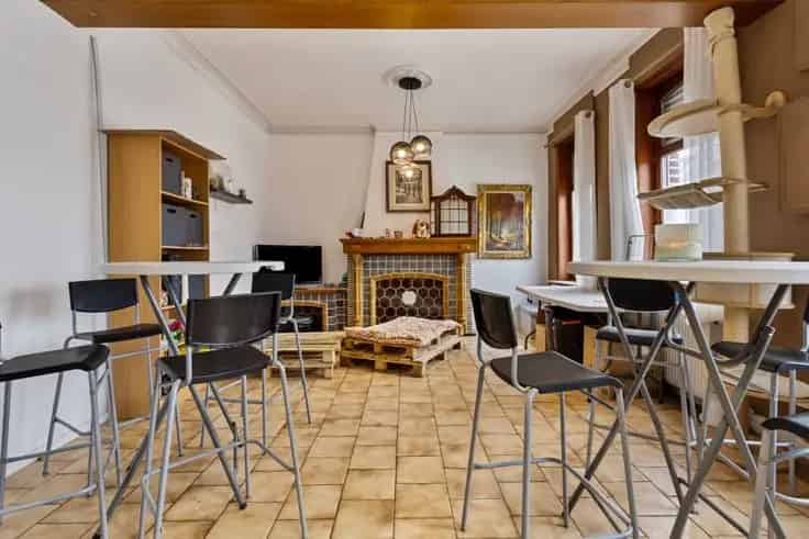 Gerenoveerde Familiewoning Te Koop Grote Tuin Garage
