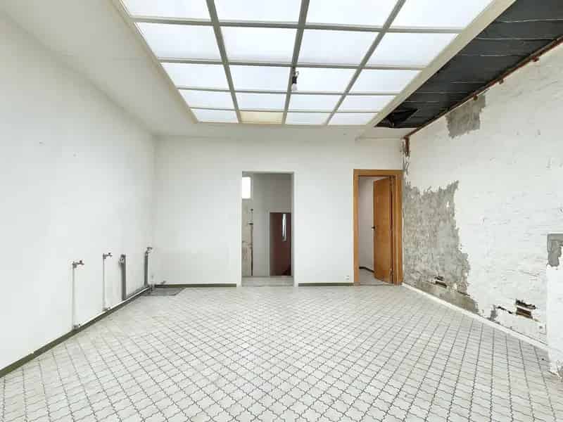 Huis te huur 4 slaapkamers te renoveren tuin bijgebouwen