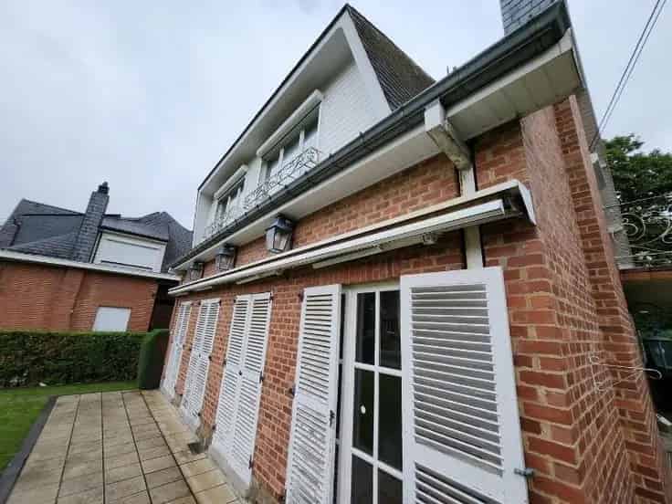 Villa te Koop Ruime woning met garage en tuin