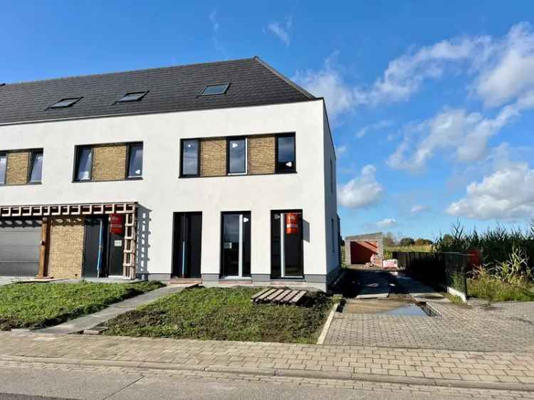 Koop huis met garage en tuin met open landelijk zicht