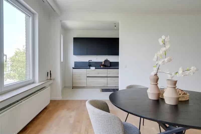 Gerenoveerd 2 Slaapkamers Appartement te Huur Wilrijk