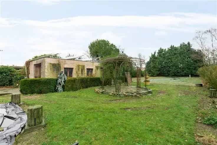 Huis Te Koop: Unieke Villa met Zwembad en Praktijkruimte