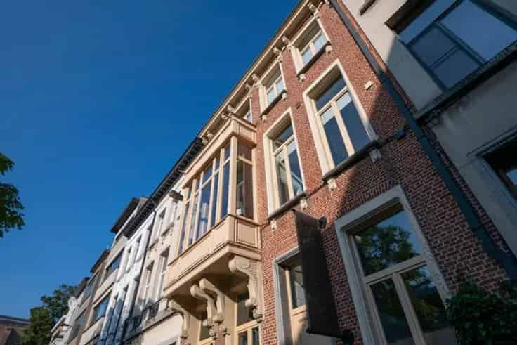 Herenwoning Antwerpen: 5 slaapkamers, binnenkoer
