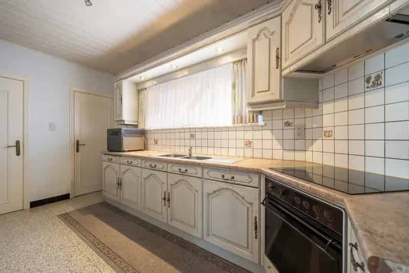 Huis te koop: renovatieproject met veel potentieel