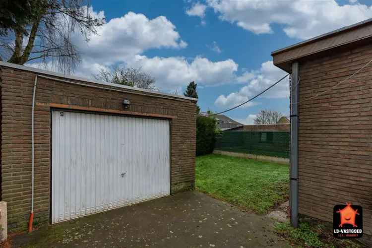 Zeer gunstig gelegen half open bebouwing met aparte garage