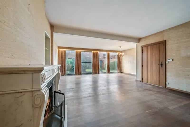 Ruime Stadswoning 6 Slaapkamers Centrum Torhout