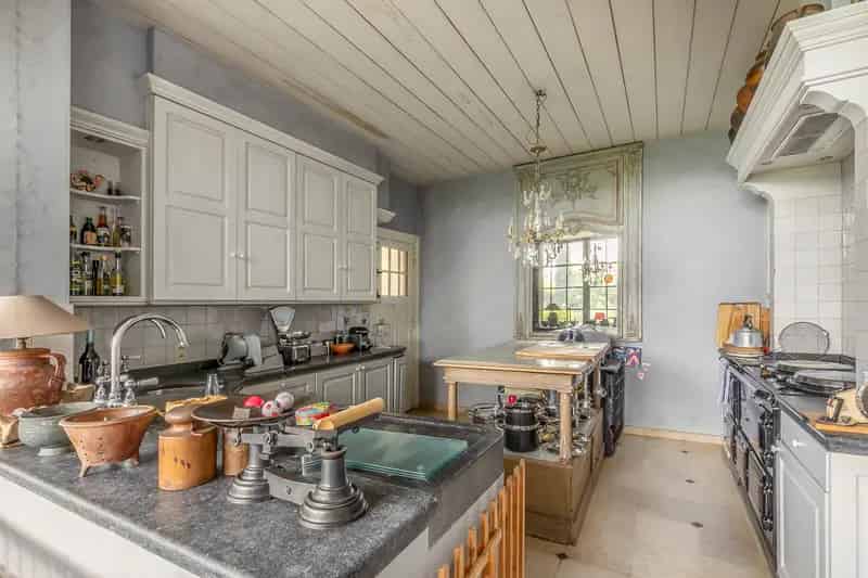 Huis te koop: Domein met villa atelier en kantoor