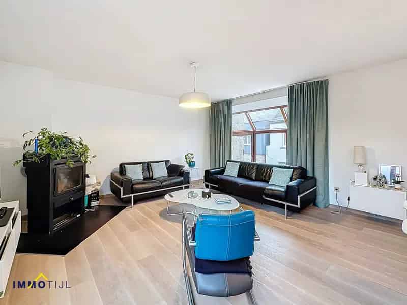 Huis te koop te Gijzegem: Ruime woning met dubbele garage en tuin