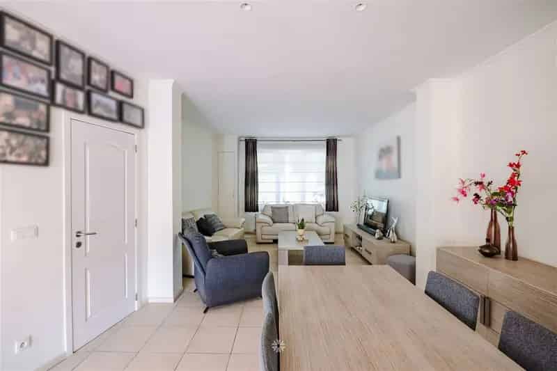 Huis te koop Merelbeke-Melle: 3 slaapkamers, garage, westgerichte tuin