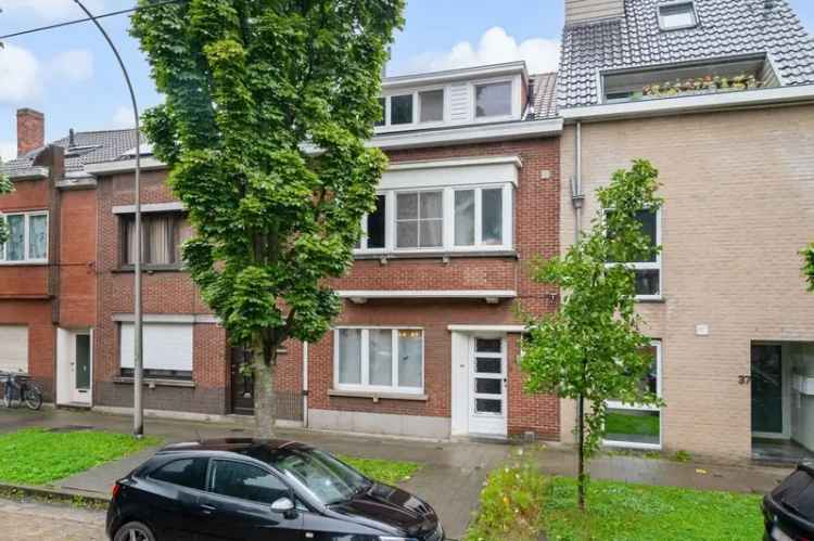 Huis te koop in Gentbrugge met ruime woonkamer en keuken