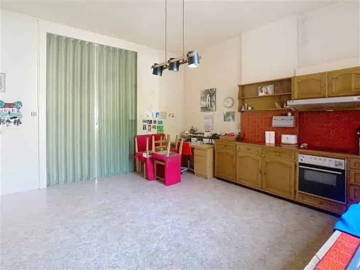 Dorpshuis te Koop: 3 slaapkamers, grote zolder, 40 are grond