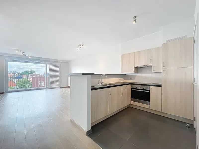 Appartement te huur Gent: 2 slaapkamers, terras, nabij voorzieningen