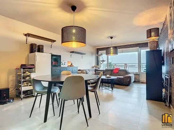 Appartement 2 slaapkamers te koop gerenoveerd terras