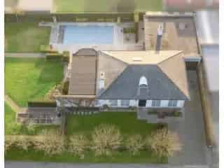 Grote Villa met Zwembad te Koop Sint Eloois Vijve