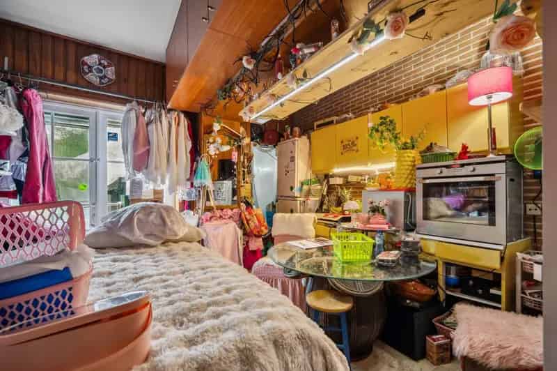 Twee Handelspanden te Koop - Een Met Woonst