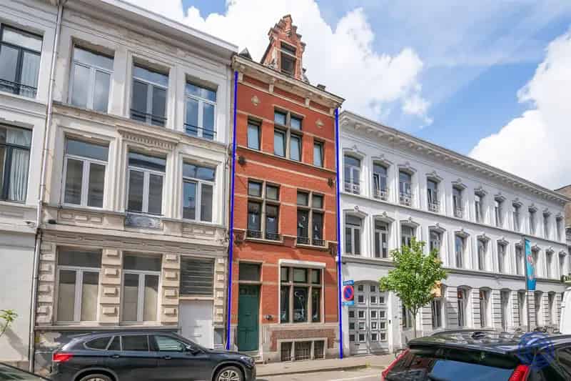 Huis te koop Antwerpen: Neotraditioneel herenhuis met terras