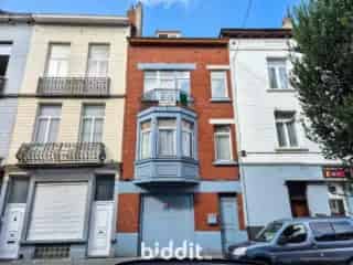 Te Koop: 4 Slaapkamers Huis met Garage in Sint-Jans-Molenbeek