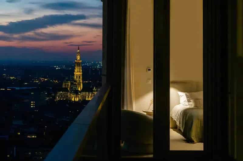 Antwerp Tower Appartementen: Luxe & Uitzicht