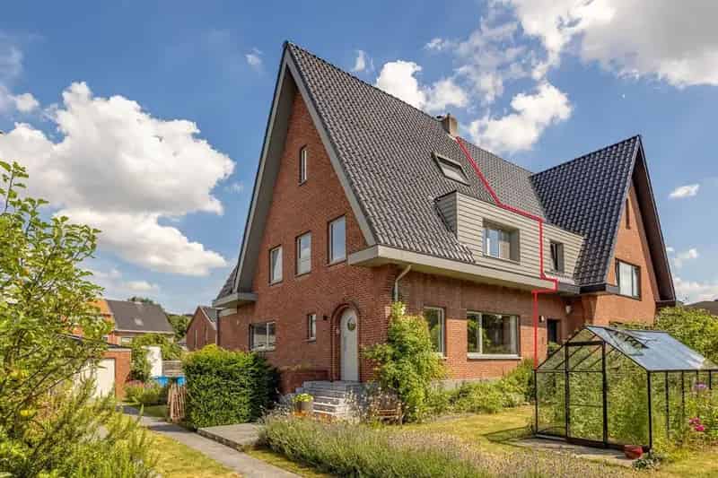 Huis te huur Kontich: 3 slaapkamers, 2 badkamers, tuin en zwembad