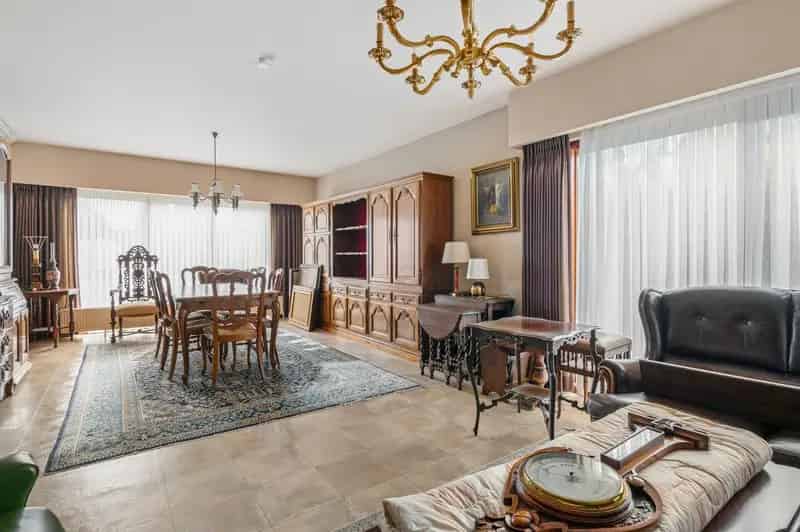 Ruime woning met magazijn 360m² te Beerse