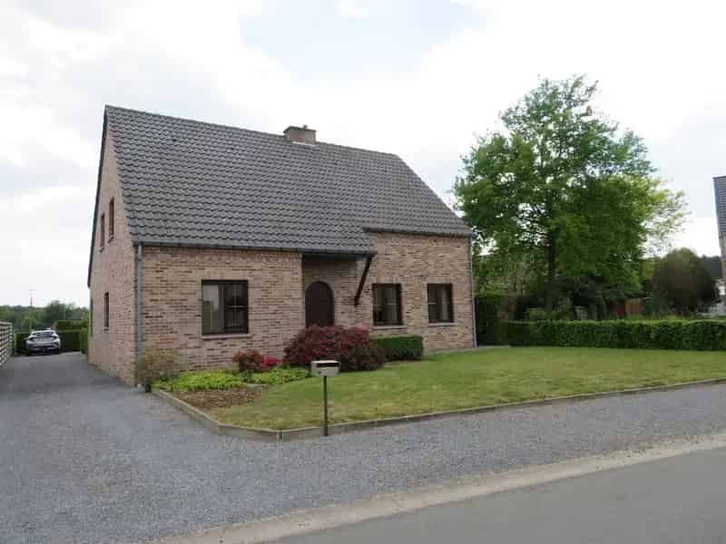 Gezinswoning 3 slaapkamers Rustige omgeving 10a perceel