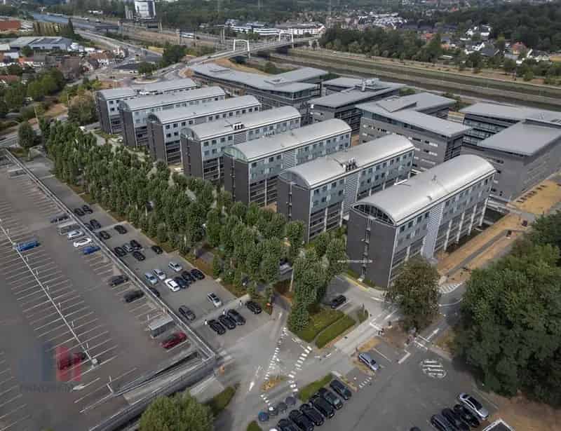 Kantoorruimte te huur Axxes Business Park Merelbeke 582m²