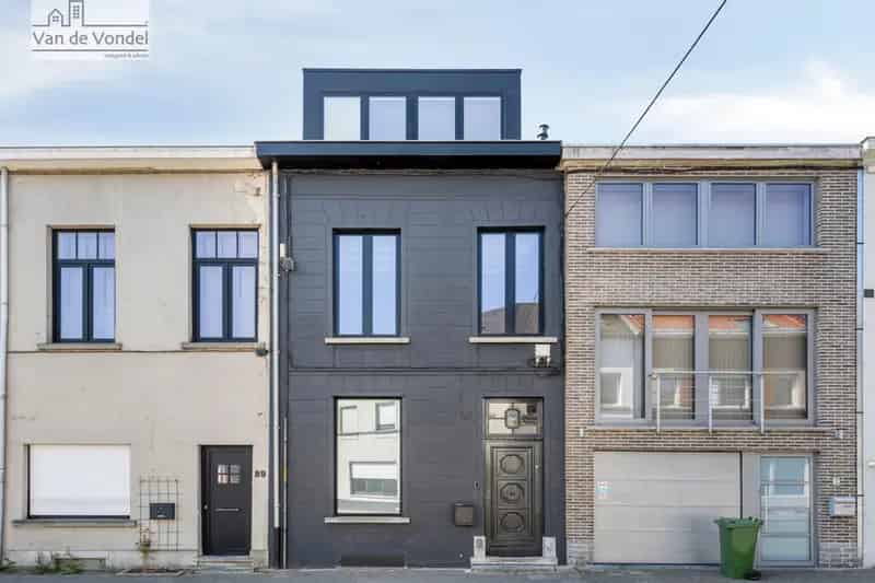 Gerenoveerde woning met terras te Aalst Centrum
