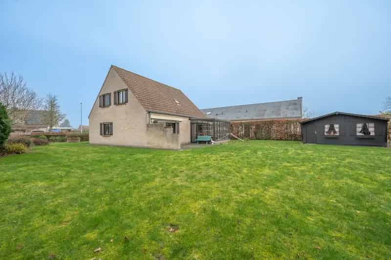 Huis te koop Loppem: Te renoveren gezinswoning 931m²